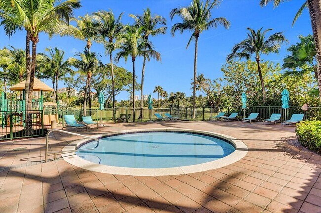 Foto del edificio - 19501 W Country Club Dr