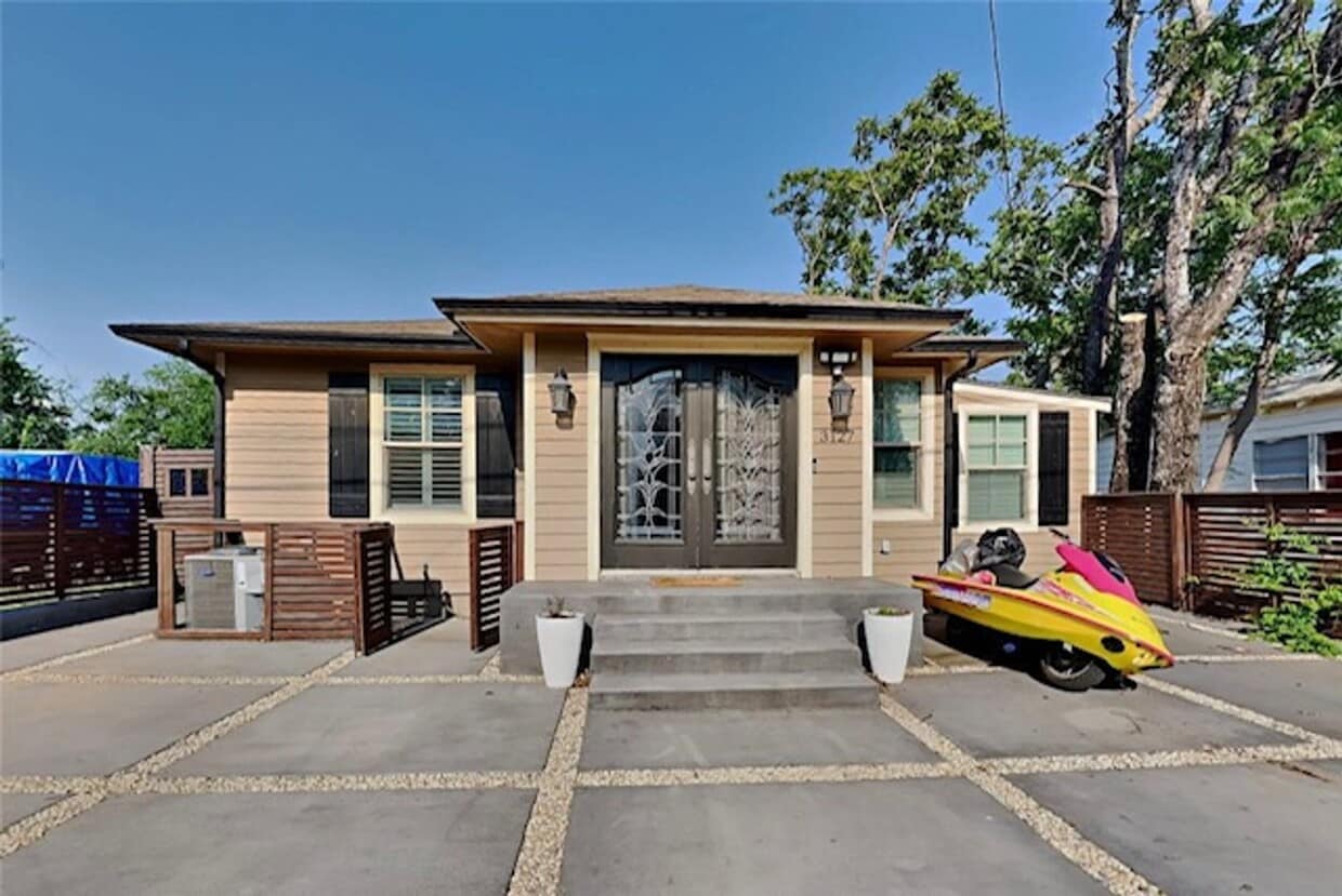 Foto principal - Modern Luxury home in a popular pocket of ...