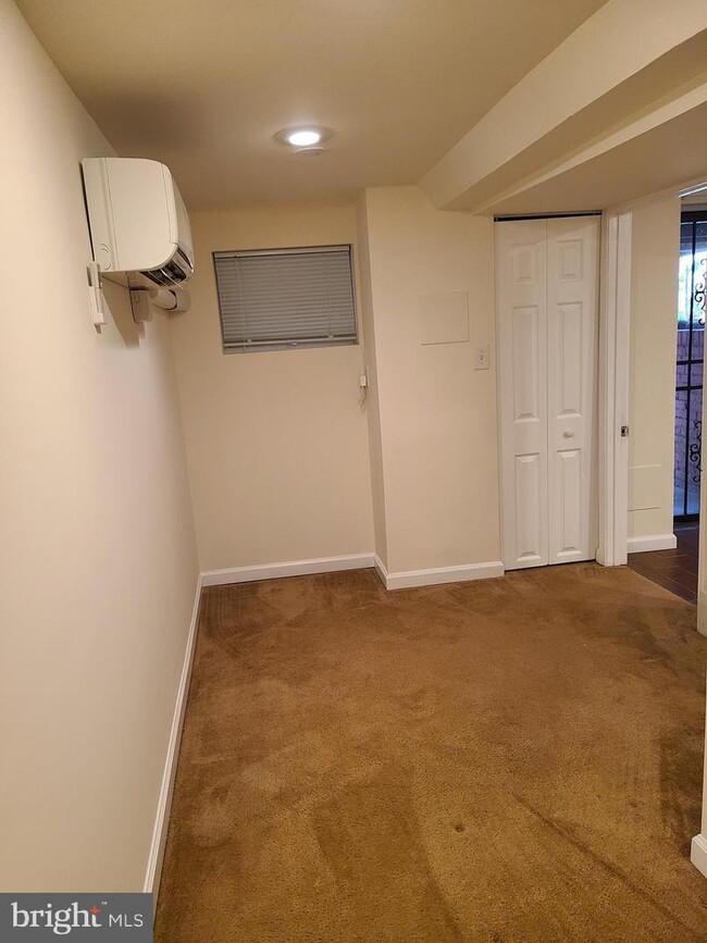 Building Photo - 3433 Oakwood Terrace NW