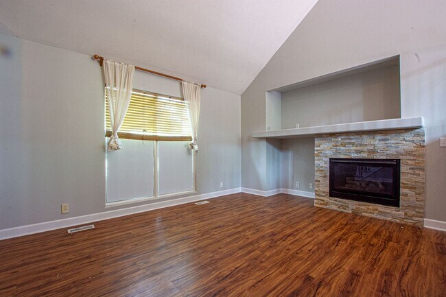 Foto del edificio - Tri-Level 3 Bedroom / 2 Bath Home in Papil...