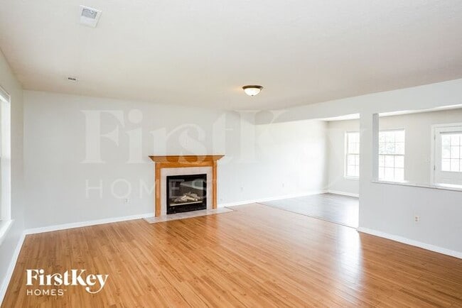 Building Photo - 7843 Stratfield Dr