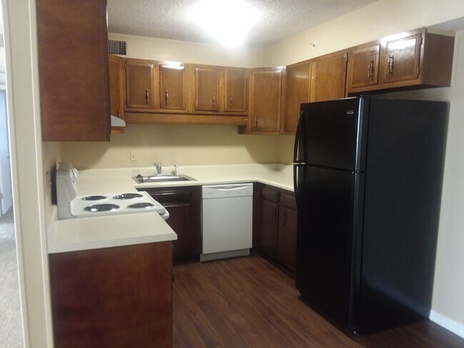 Foto del edificio - Large Two Bedroom Apt