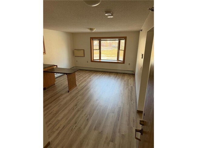 Building Photo - 609 Main St S