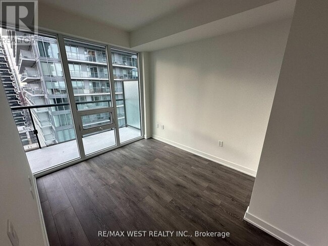 Photo du bâtiment - 127 Broadway Ave