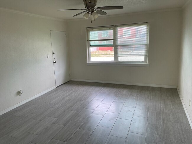 Foto del edificio - 616 Riverview Blvd