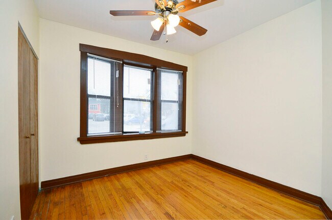 Foto del edificio - 1403 W Diversey Pkwy