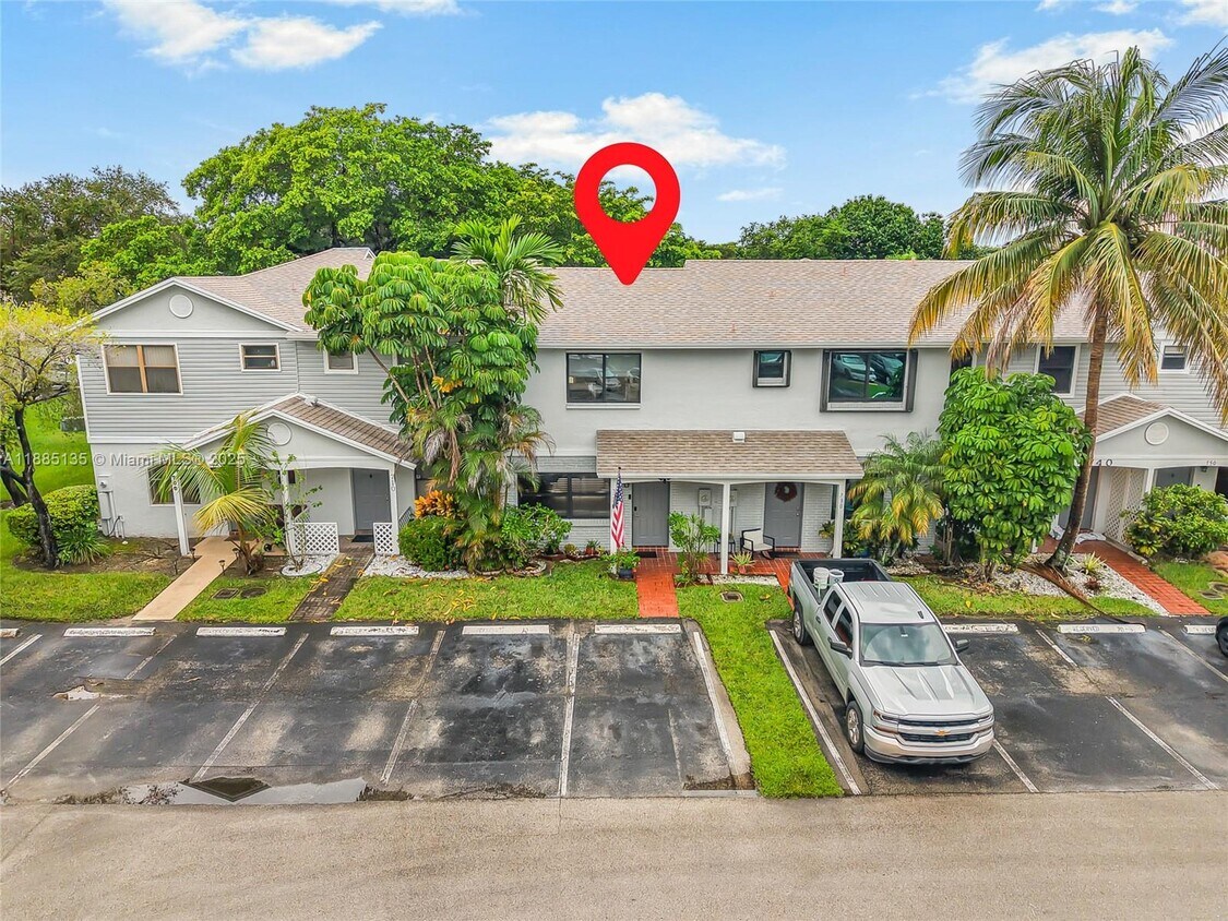Foto principal - 720 NW 105th Terrace
