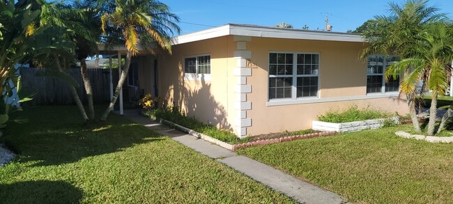 Foto del edificio - 571 Trade Winds Dr