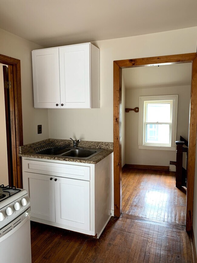 Kitchen - looking towards front entry and bathroom - 39 Congress St