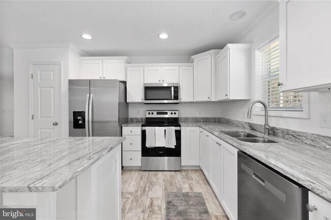 Building Photo - 44 Hotchkiss Dr