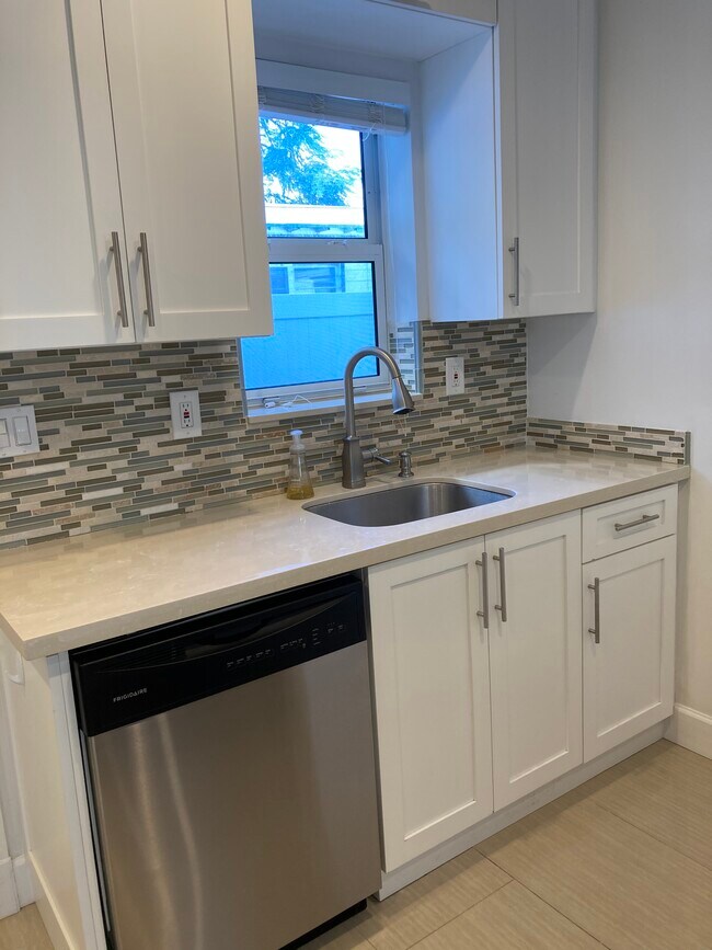 Kitchen - 412 SE 15th St