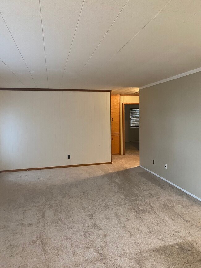 Building Photo - 1214 Red Bud Dr