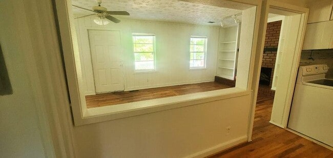 Building Photo - 2165 Rosebud Rd