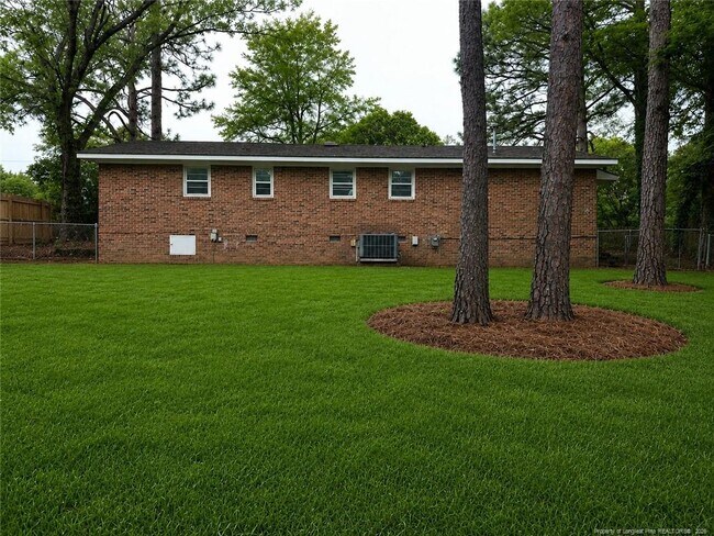 Building Photo - 1404 Hibiscus Rd