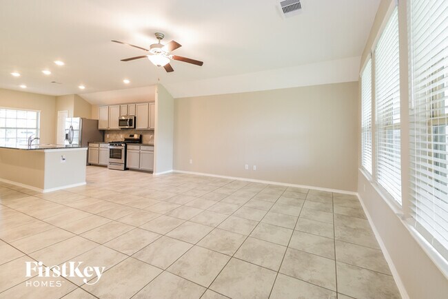 Foto del edificio - 674 Forest Bend Ln