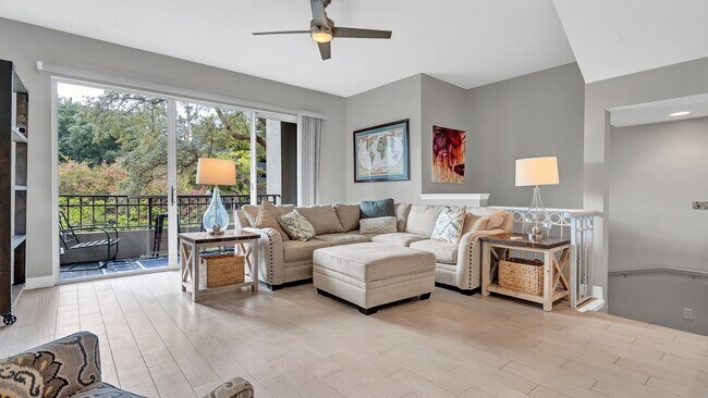 Foto del edificio - Furnished Luxurious Gated Harbour Island C...