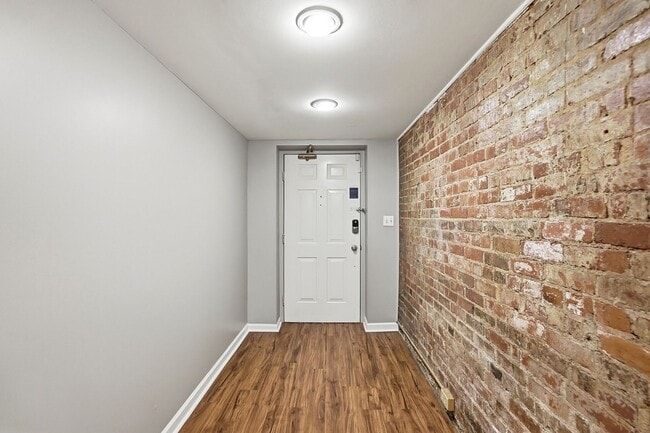 Foto del edificio - 1 Bedroom Condo in Uptown