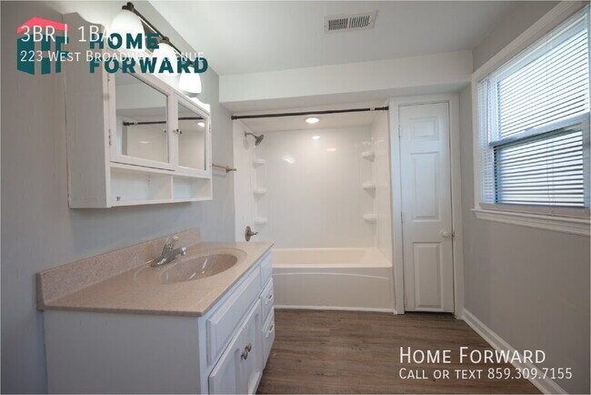 Foto del edificio - 223 W Broadway Ave