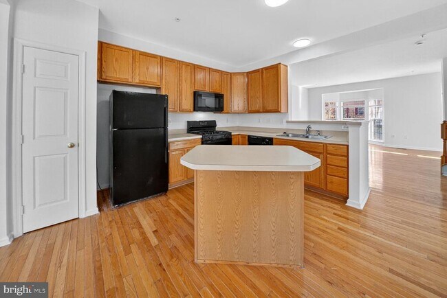 Foto del edificio - 1700 Peach Blossom Ct