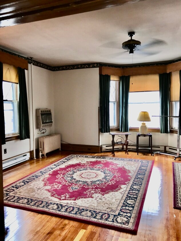 Primary Photo - 203 Centre St