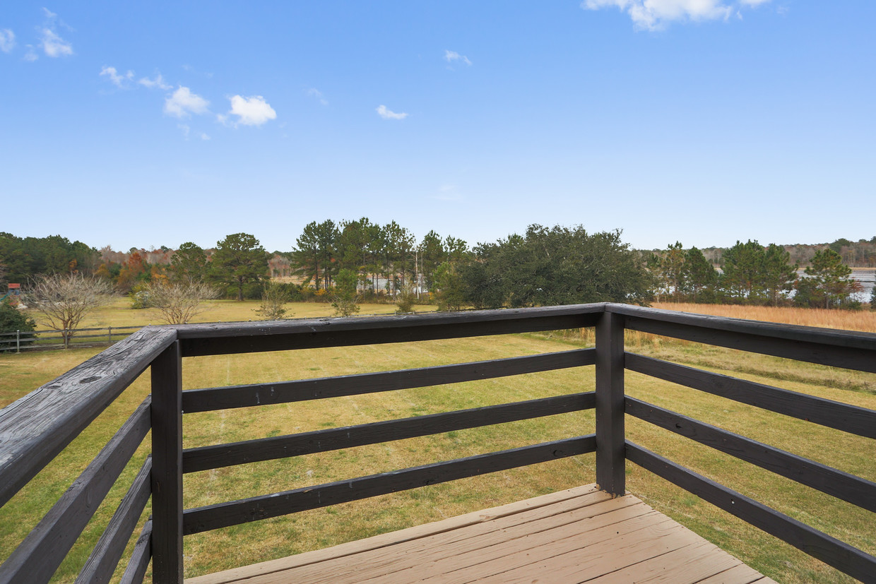 Building Photo - 27283 Snead Dr