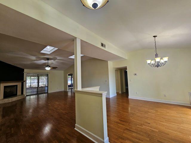 Building Photo - 213 Hillside Dr