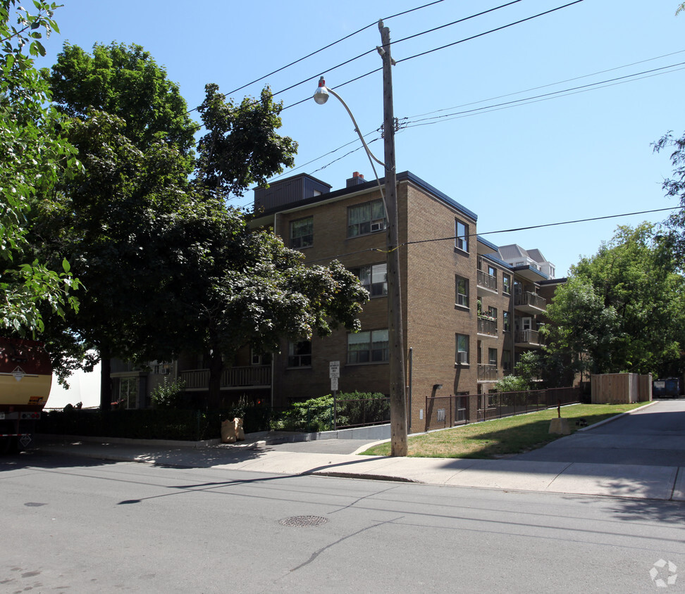 Primary Photo - 165 Balliol St