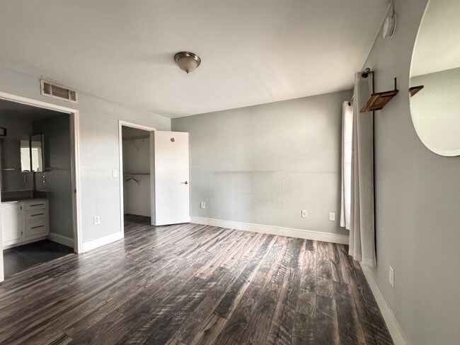 Foto del edificio - 2nd Floor 2 Bedroom Condo in Gated Community