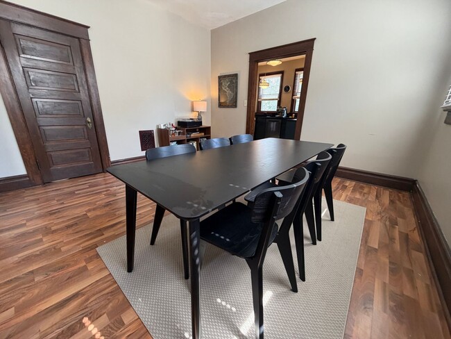 Foto del edificio - Newly Renovated 3 Bedroom, 2 Bathroom in the Heart of West Central