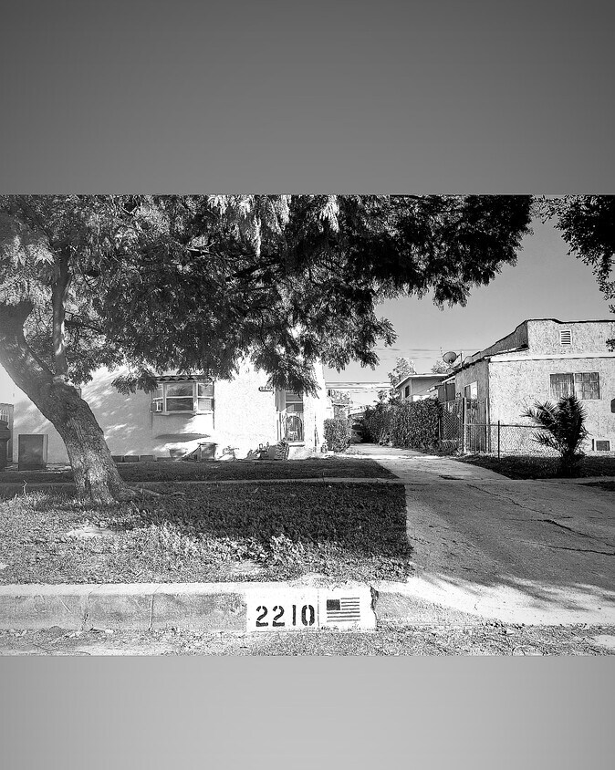 Building Photo - 2212 Clyde Ave