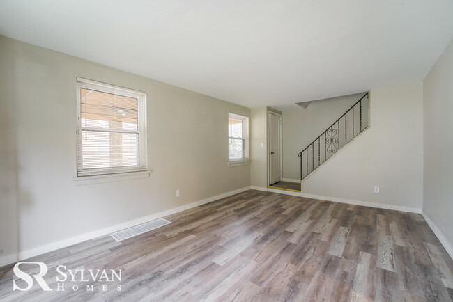 Building Photo - Do not miss out on this lovely 3BR 1BA bri...