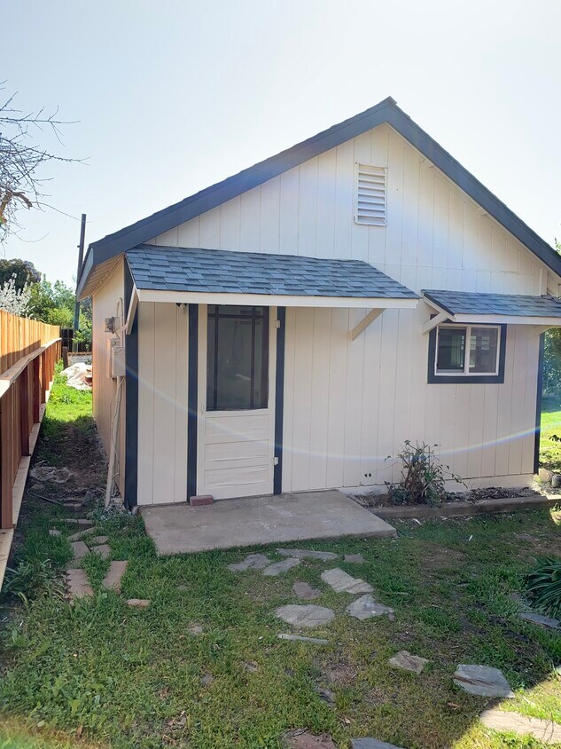 Front yard - 17364 N Bruella Rd