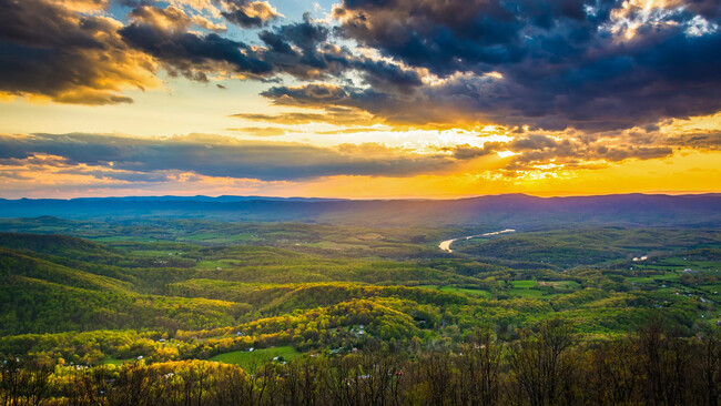 A solo 30 minutos de Impresionantes vistas en Shenandoah Valley - Echo Mountain Apartments