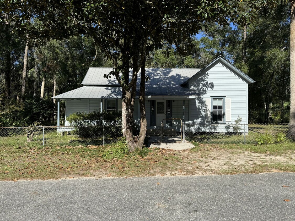 Primary Photo - House in Downtown Sochoppy