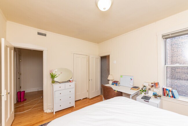 Foto del edificio - 3413 N Elaine Pl