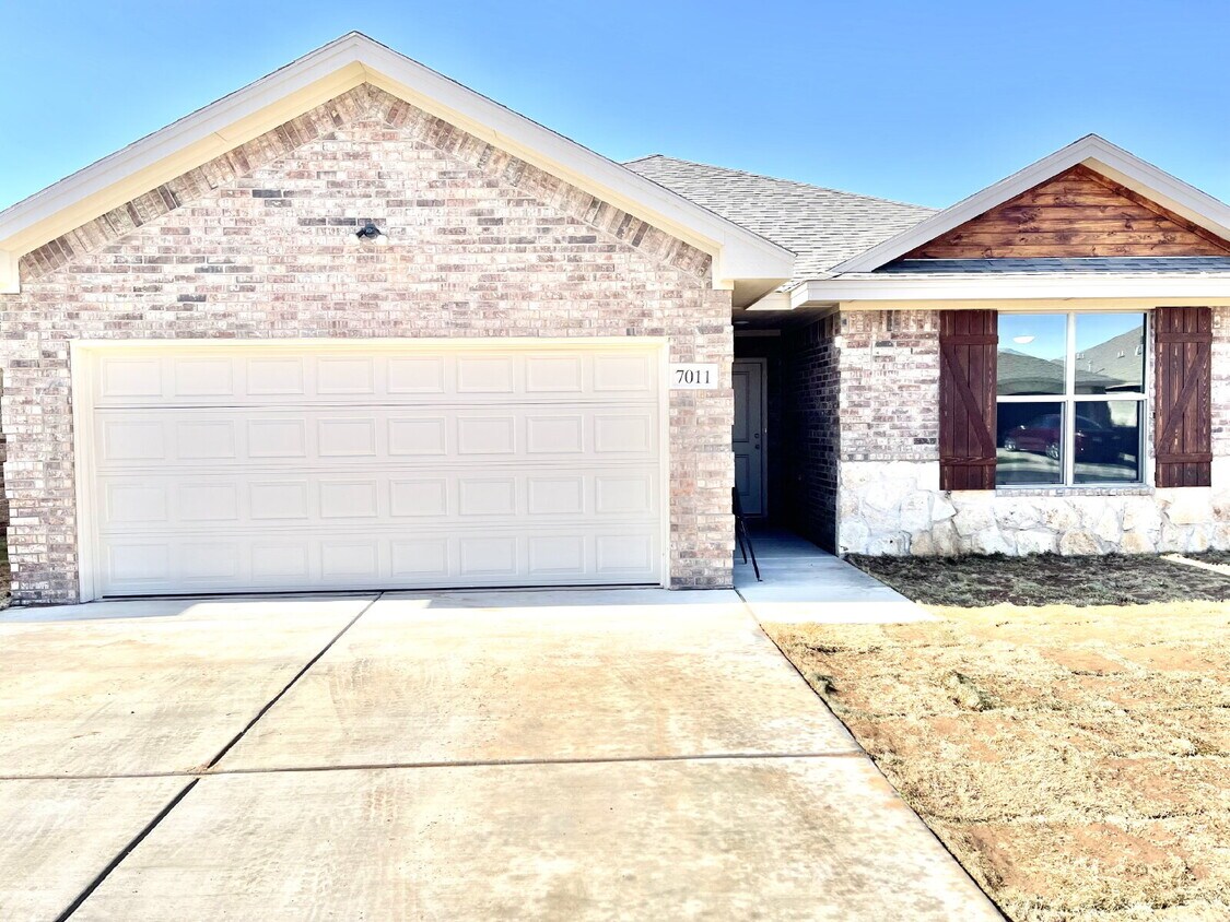 Foto principal - Beautiful 3-Bed Oasis with Granite Touches...