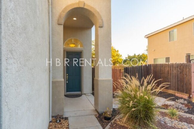 Foto del edificio - Charming 3-Bedroom & Spacious 2400 Sq. Ft. Layout in Tracy's Serene Sagewood Neighborhood!