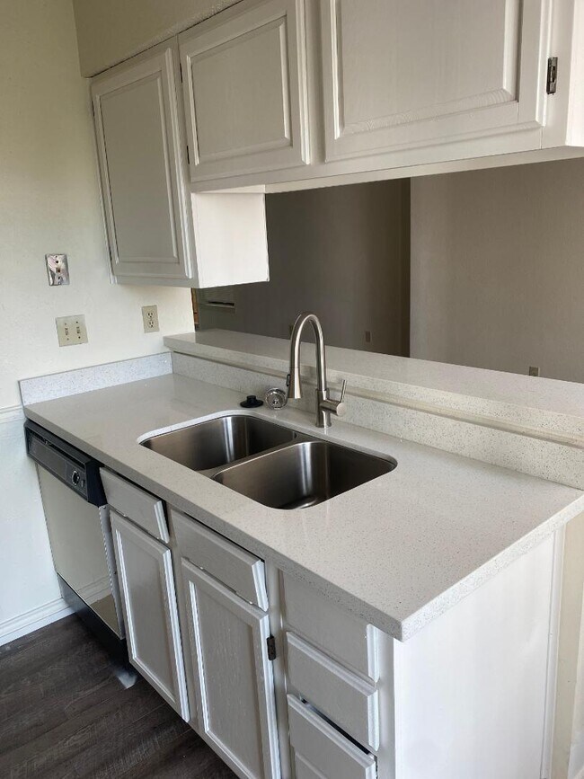 Foto del edificio - 2409 Leon St