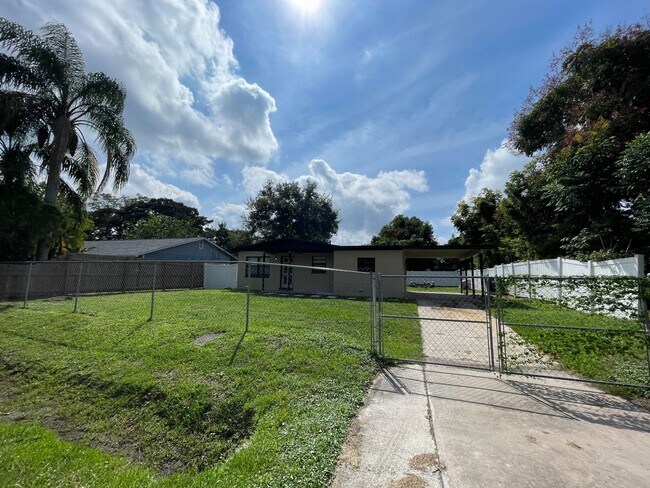 Building Photo - STUNNING 3 Bedroom, 1 Bathroom Home in Orl...