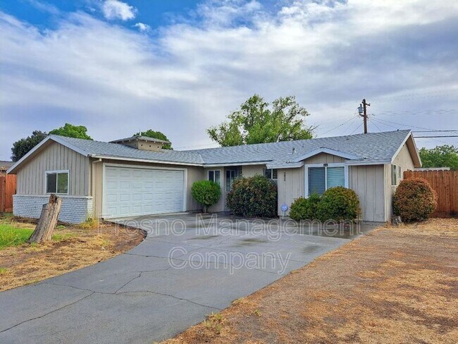 Building Photo - 4280 N Millbrook Ave