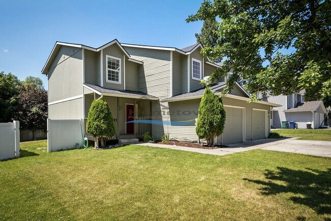 Building Photo - 3 bed 2.5 bath duplex in CDA!