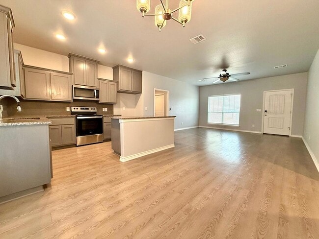 Building Photo - 128 Elmer Ave