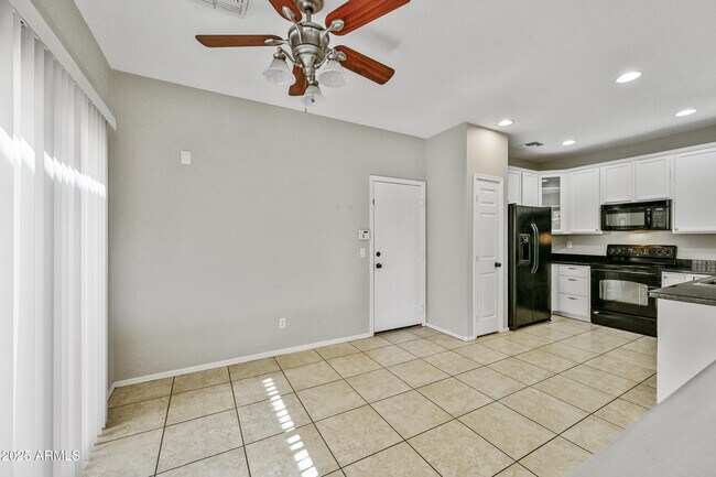 Building Photo - 7104 S 7th Ln