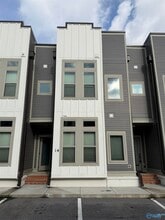 Building Photo - 14 Walnut St NE