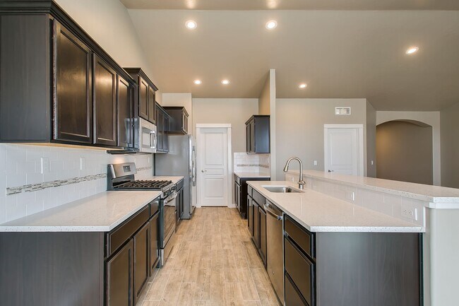 Foto del edificio - Very Close to Micron  5 Bedroom 3 Full Baths - includes dual Master Suites  -  Boise Available soon!