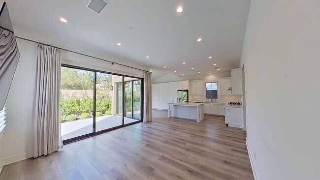 Building Photo - 147 Winnett