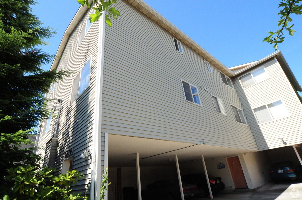 Primary Photo - Ballard apartment