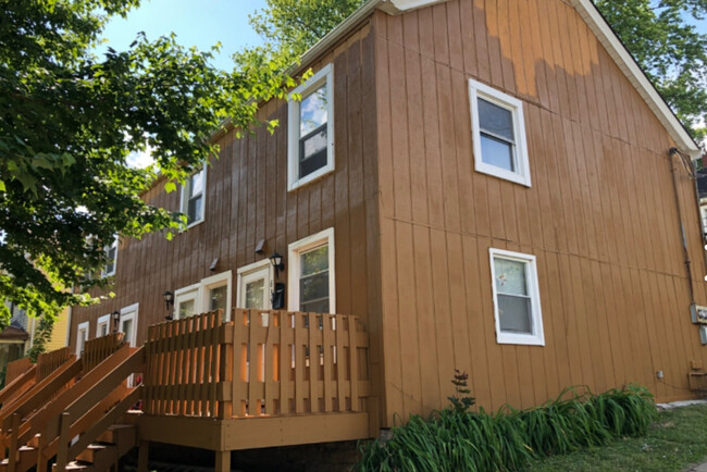 Upper lower end unit - 635 Jefferson St