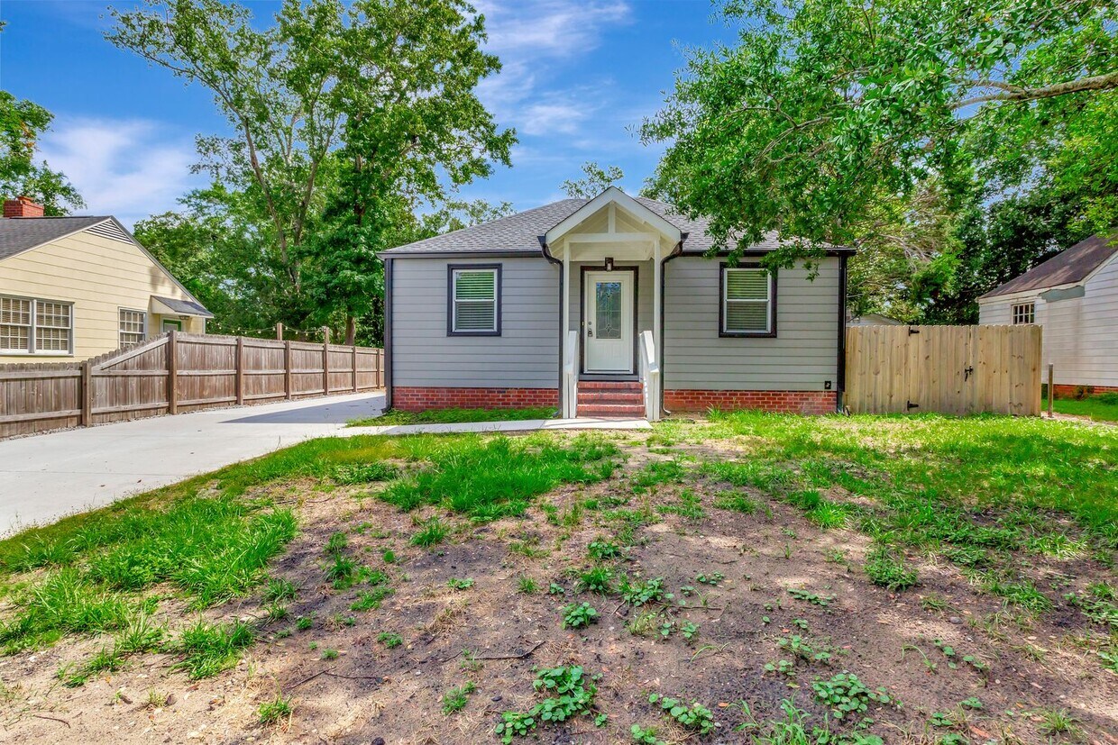 Primary Photo - Completely Renovated Gem in Park Circle