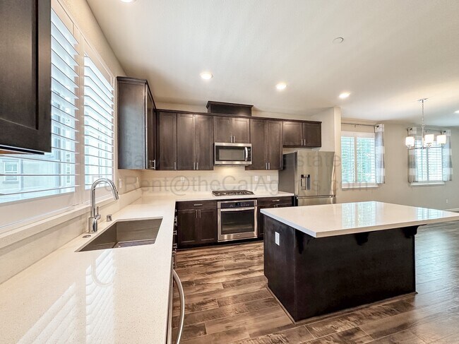 Foto del edificio - 3331 Rosenblatt St